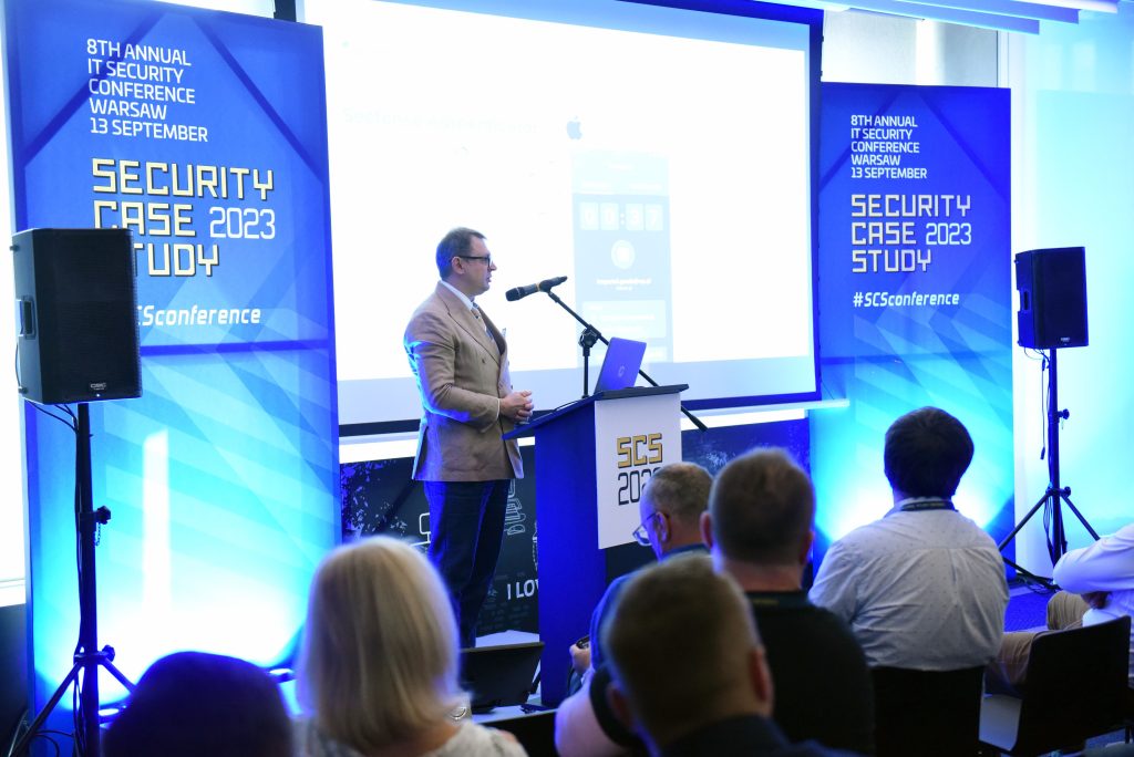 Krzysztof Góźdź with a speech about Passwordless at the Security Case Study Conference